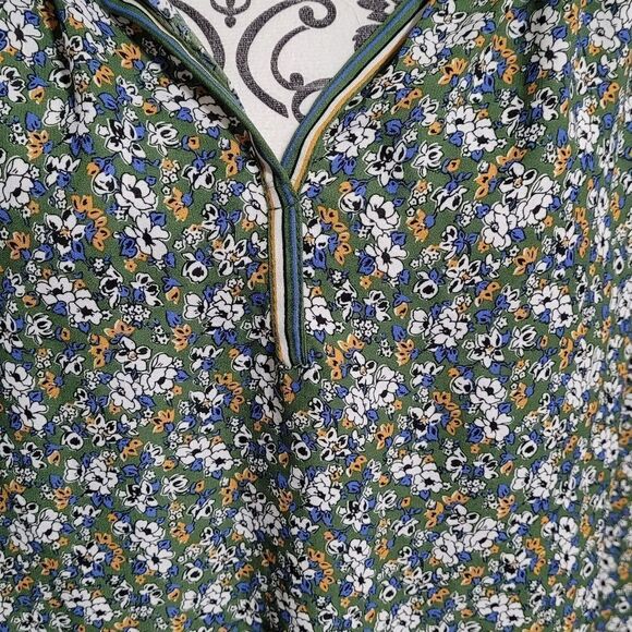Max studio green floral design top - Picture 7 of 10